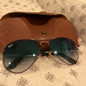 Rayban aviator sunglasses with case and cleaner